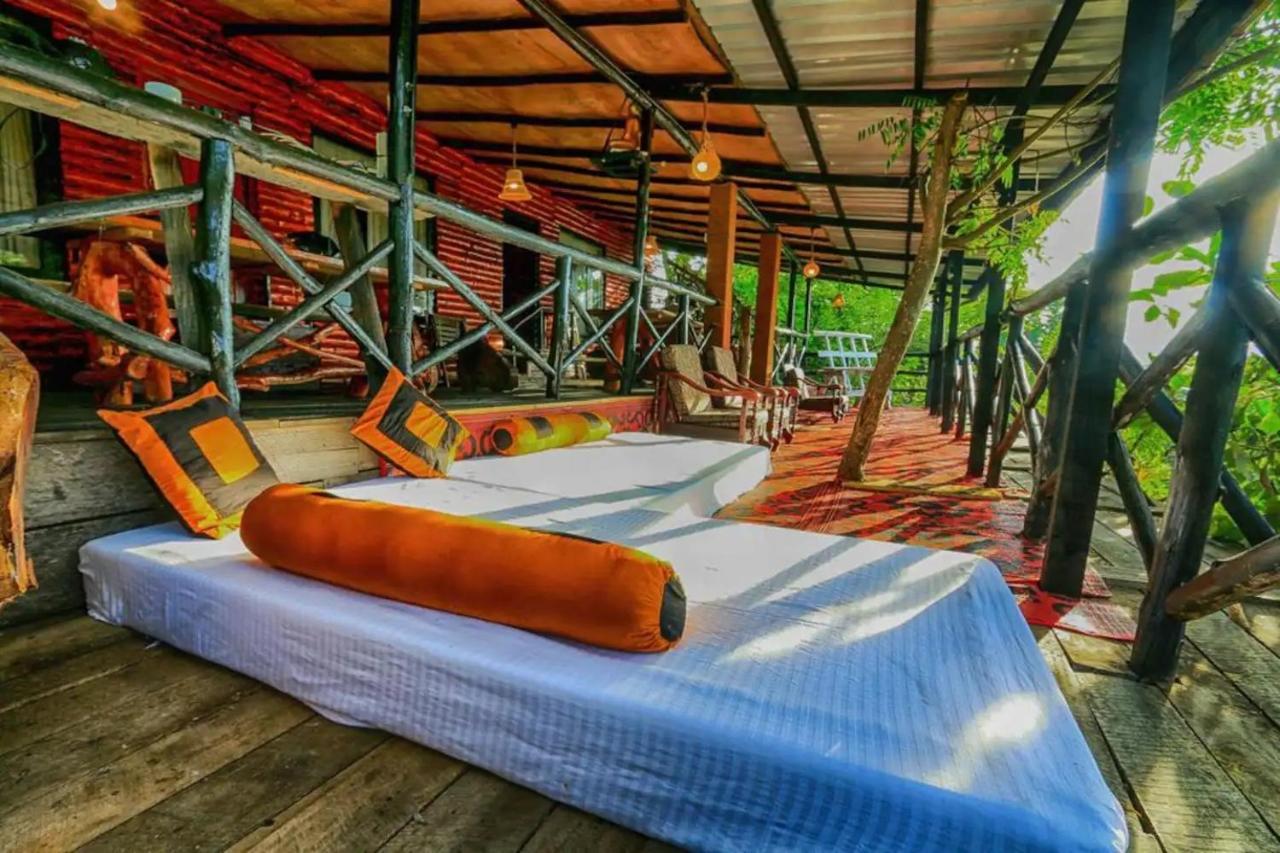 Hilltop Wood Lodge 埃拉 外观 照片