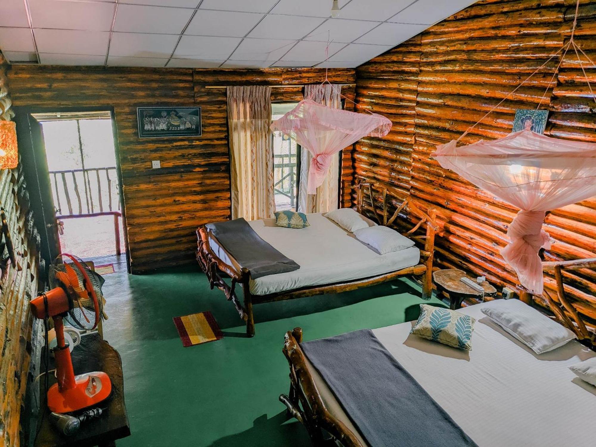 Hilltop Wood Lodge 埃拉 外观 照片